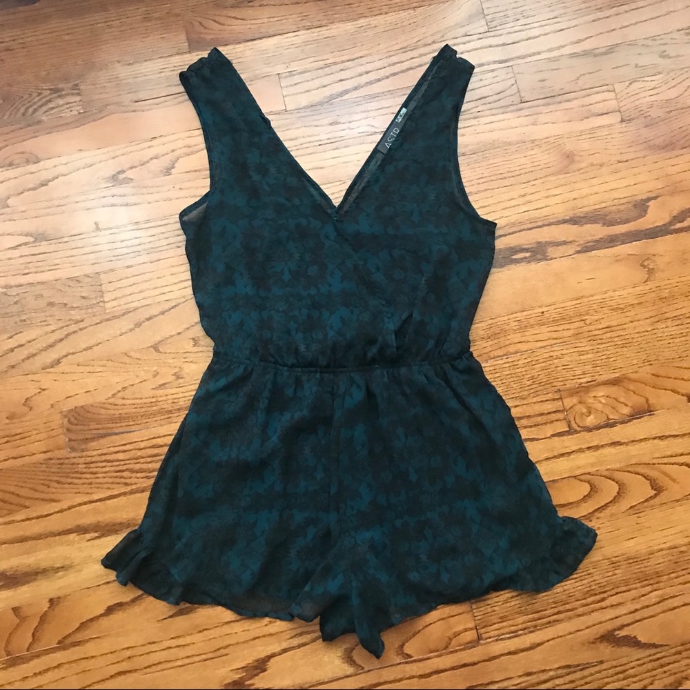 ASTR COUTURE Medium FLORAL CHIFFON ROMPER Sz M
